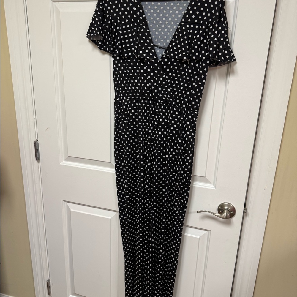 bebe Black and White Wrap Dress with V-Neck and Flutter Sleeves
